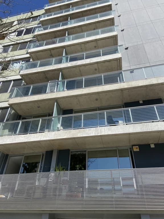 Amplio monoambiente con terraza amoblado